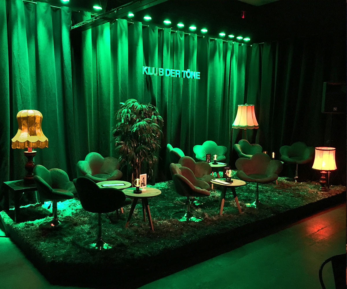 Bühne als Lounge