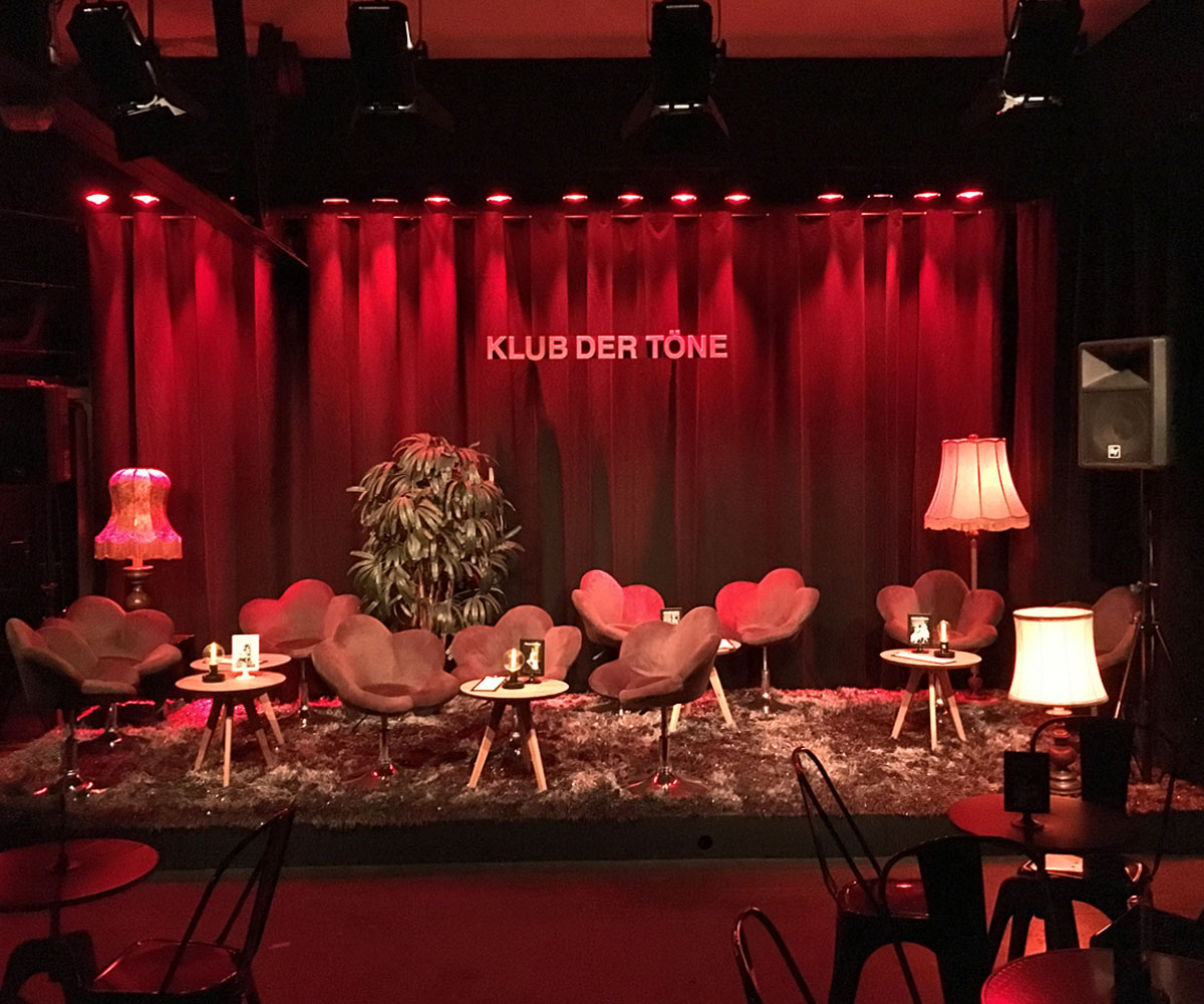 Bühne als Lounge